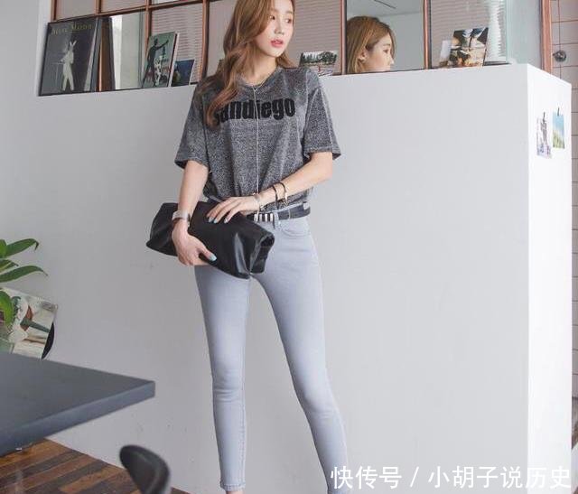 舒适@牛仔裤小姐姐的搭配亮丽不俗气,展现恰到好处的时尚美
