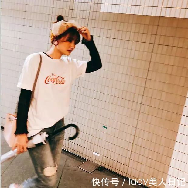 徐璐的吊带小背心打破了丰满才撩人的魔咒。网友：瘦，但超有料！