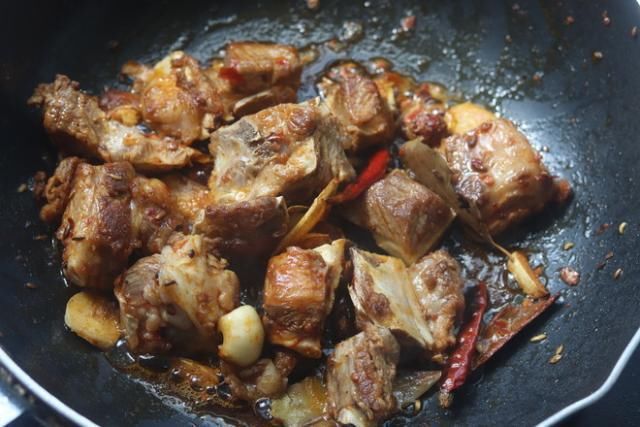  [食物]这个《碱性食物》的女人应该经常吃，嘴不臭，头发黑，皮肤也嫩！