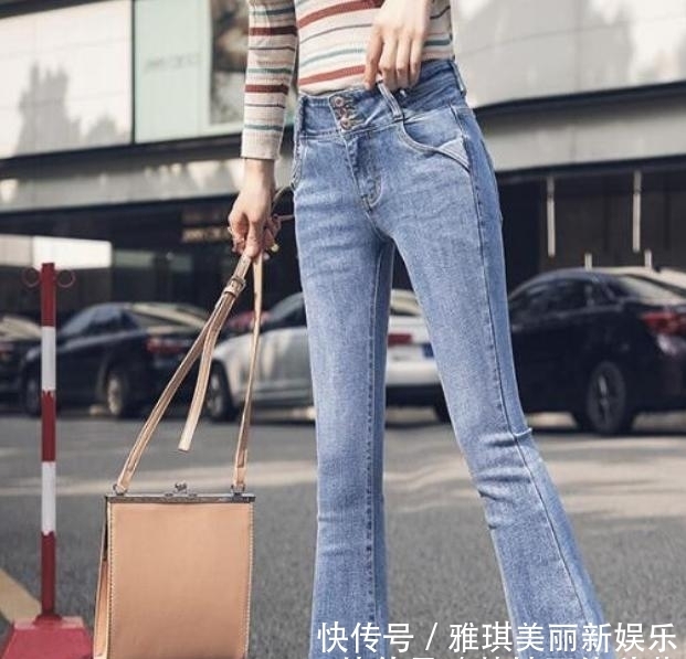  「动人」女人不要总穿阔腿裤了，现在正流行的牛仔裤，穿出纤纤美腿