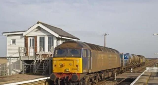 世界上最奇葩的火车站，每月只有1名乘客，火车招手即停