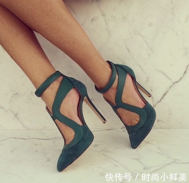 高跟鞋不仅穿着舒适，而且可以让女生拥有自信迷人的气质！