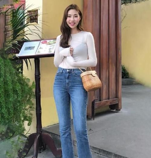  『精致』牛仔裤美女，用精致的衣裳，修饰女性玲珑有致的身材！
