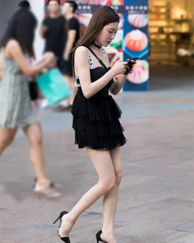 路人街拍，精致的穿衣搭配，连背影都能瞬间抓住一大波眼球