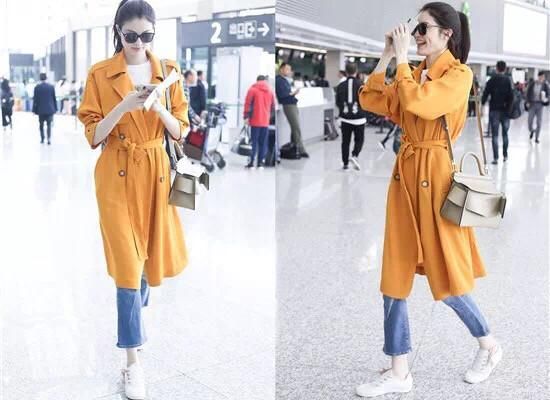 不同颜色风衣搭配牛仔裤，穿对了气质立马不一样!
