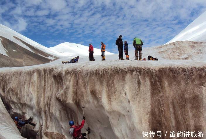攀登珠穆朗玛峰到底有多难？网友：花费金额让人难以相信！
