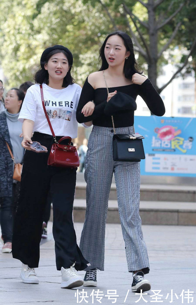  气质■美女街拍：红色西装领外套，既保暖又非常的时尚，和美女自身的气质显得很搭