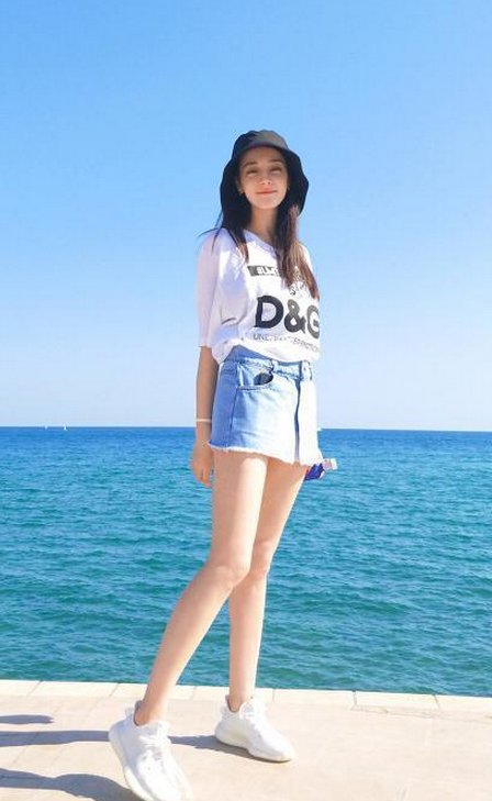 当热巴与刘芸一起秀腿,网友:真的是没有对比就没有伤害!