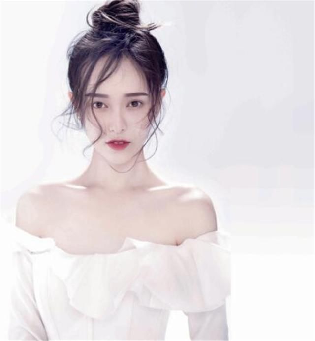 热巴高颜值离不开“龙须刘海”，却不知她的发际线这么高！