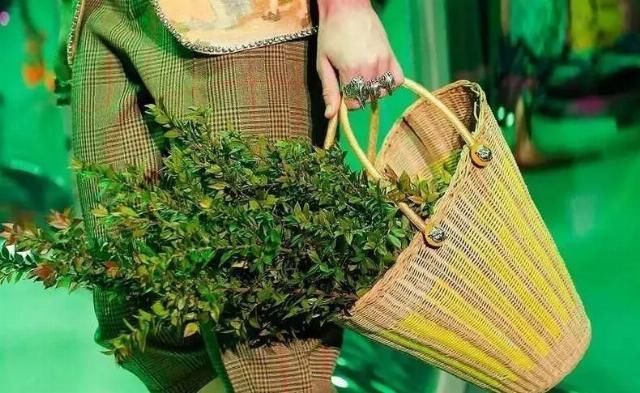  轮回■时尚果然是个轮回，10年前的菜篮子又流行回来