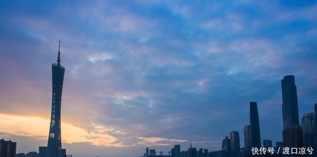 英国贵妇来中国旅游，刚下飞机就不可置信糟了，不会买错机票吧