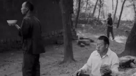 30年前农村吃饭老照片，让人感触颇深，引起50后的回忆