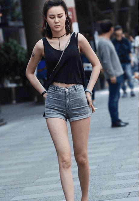 超短裤要这样穿才能够秀出你的美腿!