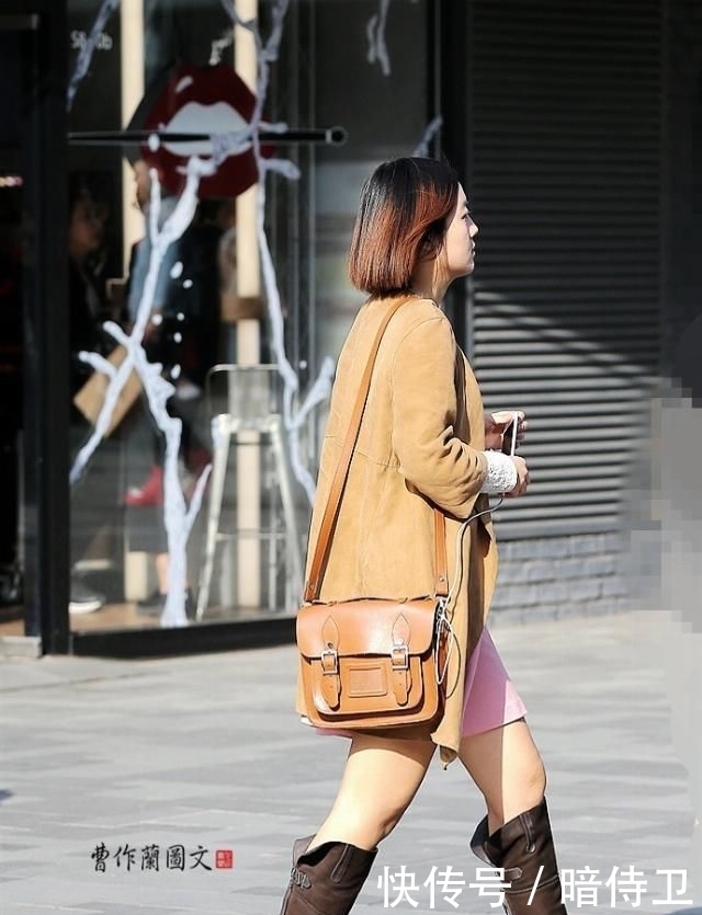 「花样」街拍：选择花样高筒靴的美女