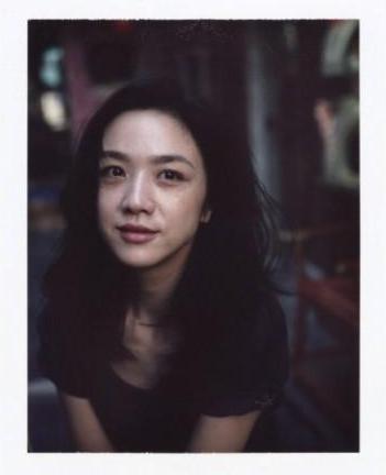 汤唯素颜高级脸，不化妆还是敢上街，网友：素颜美过刘亦菲！