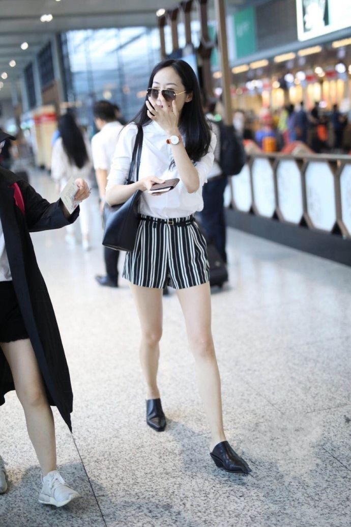 韩雪终于肯穿超短裤去机场了！大长腿太惊艳，屏幕都快装不下了！
