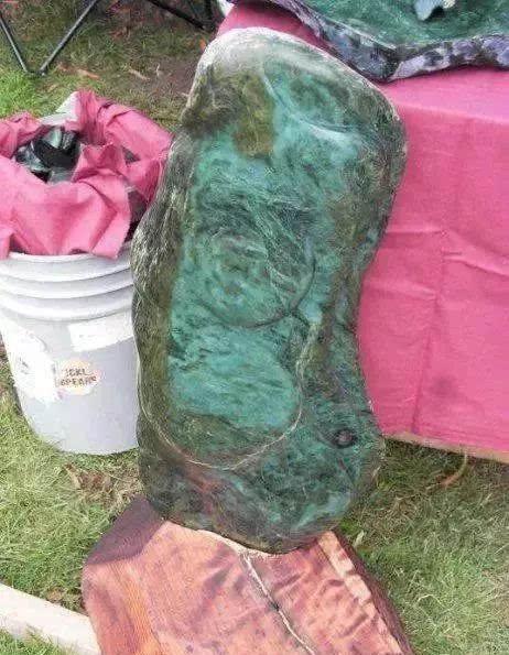  「玉石」谁说老外不玩奇石, 看看国外的石头市场是啥样!