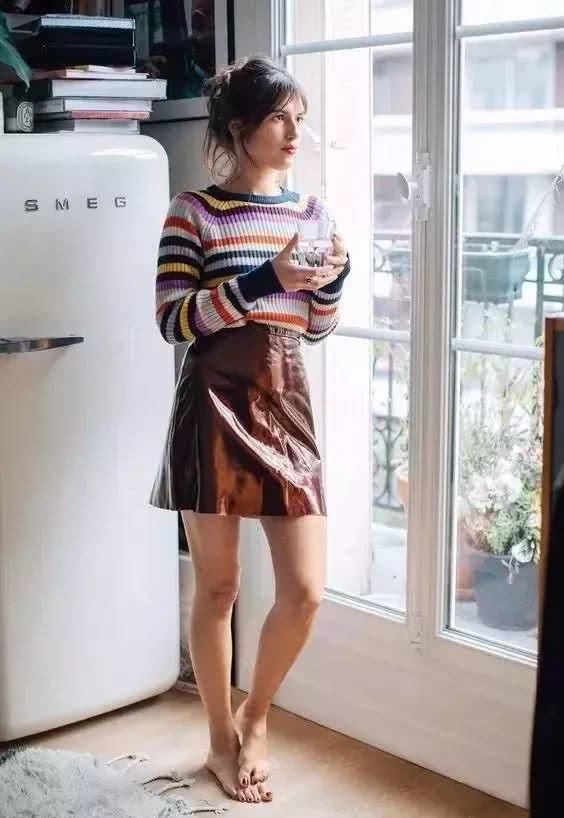  春天@条纹T恤经久不衰，春天这样穿就很chic！