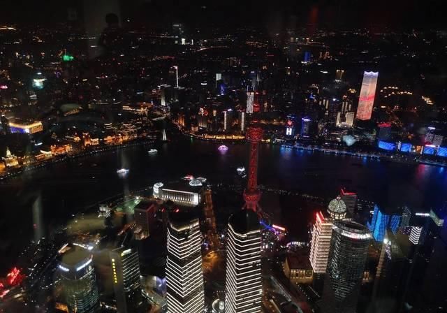  摩天大楼|中国第一高楼，耗资148亿元高达632米，坐一次电梯要18