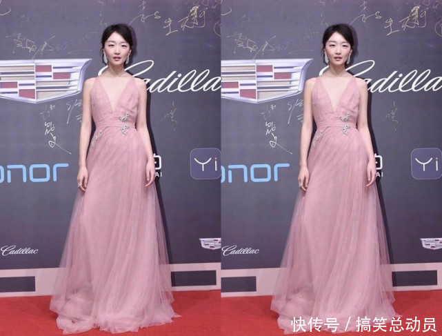 关晓彤娜扎同台走红毯全都穿了粉色，没想到是她把另外的人比下去