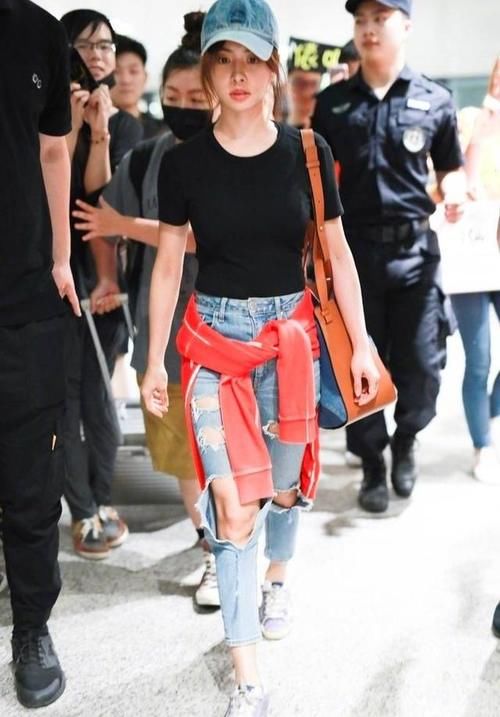 38岁蔡依林机场未修图曝光,美艳似真人芭比!网友:比精修图美