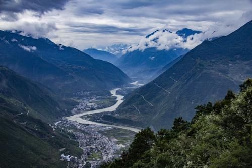 川藏线翻越二郎山，40分钟骑行30公里到泸定,居然错过看大渡河