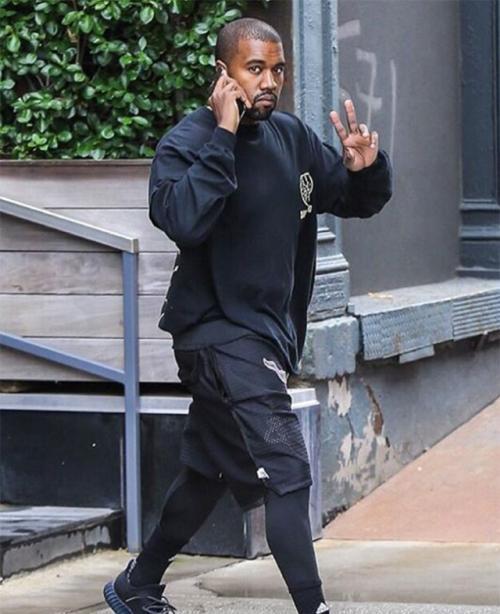 『阿迪达斯三』Adidas走在前沿也就是因为这也原因吧