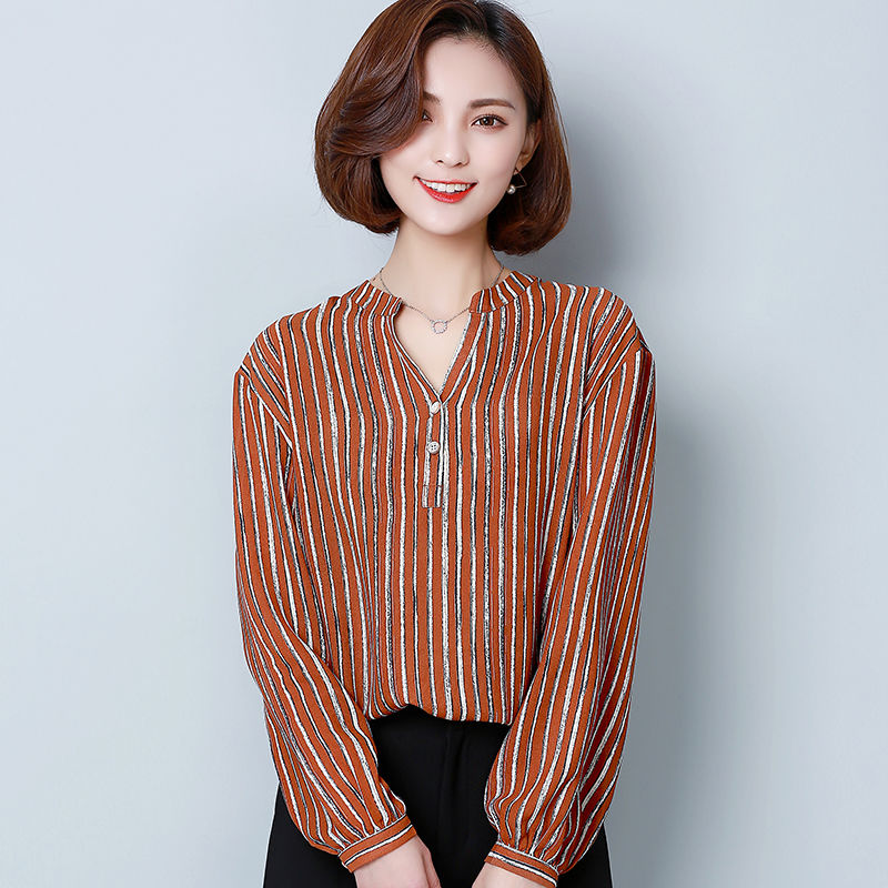 谁说丰满的女人不好看?看下面女人穿“流氓衫”，尽显迷人曲线