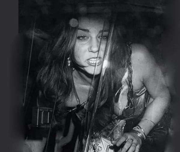 凯特王妃旧照,高贵女王范不再,多了一丝狂野,对长筒靴情有独钟