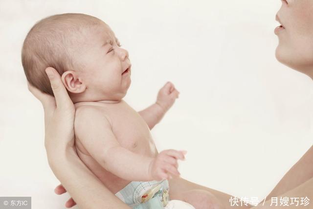 月嫂巧珍:宝宝吃奶边吃边哭是怎么回事儿?试试