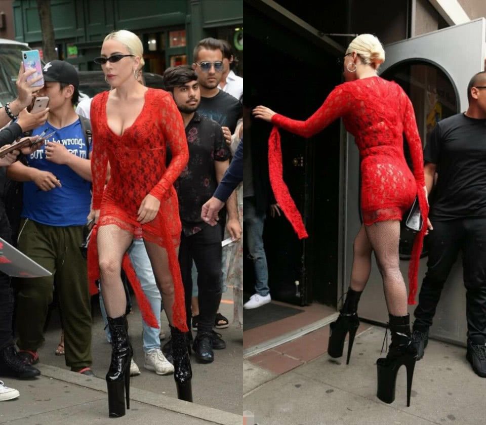 Lady gaga身穿红色蕾丝透视短裙，网友:亮点全在下面