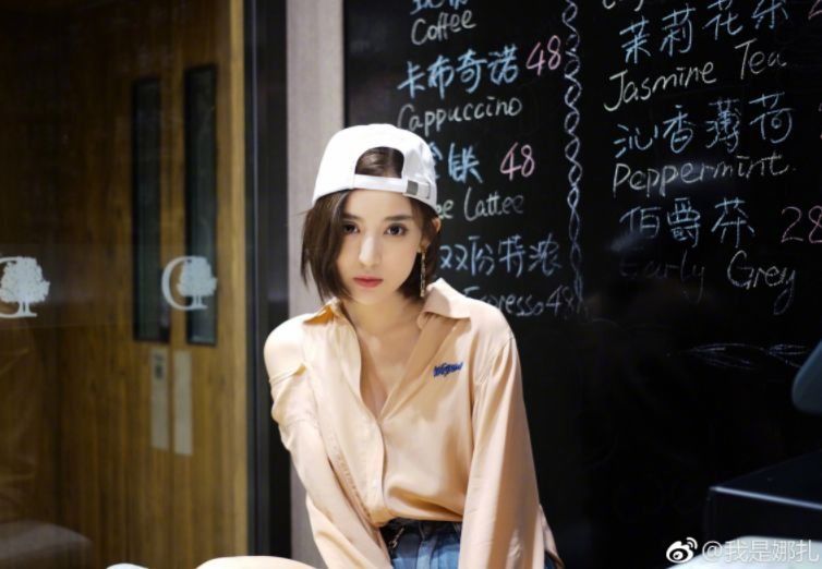 太子妃张天爱带着新发色杀回来了?