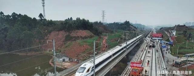 成贵高铁全线铺轨, 网友 到处都有高铁, 为啥泸州没有高铁