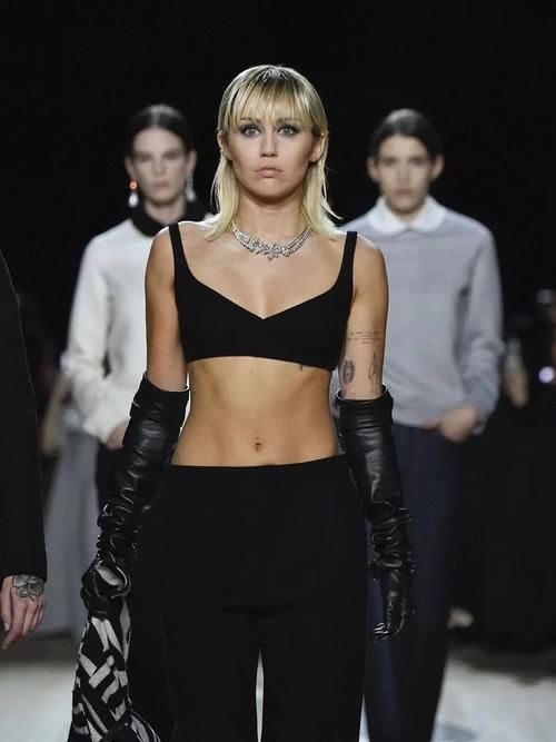  种方式■肯豆变芭比、麦粒成Cool girl，2020炫腹小“腰”精风正式上线