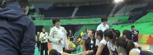 『微笑』巩俐拍戏手被卷进摄像机!指甲被掀开血肉模糊,微笑起身忍痛拍摄