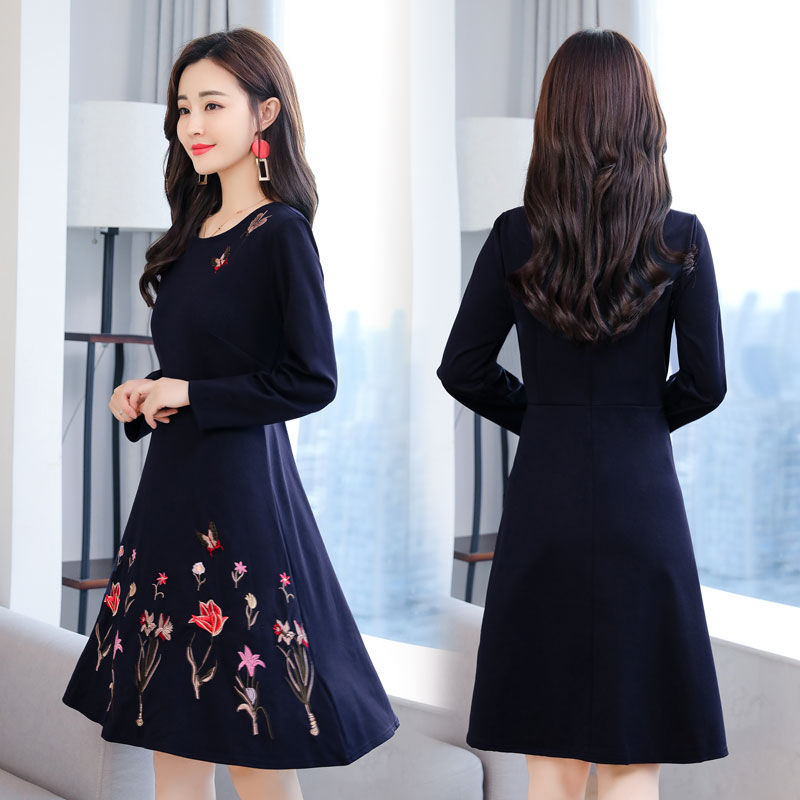 条件允许的话，多穿这样的连衣裙，比阔腿裤高贵，比旗袍洋气迷人