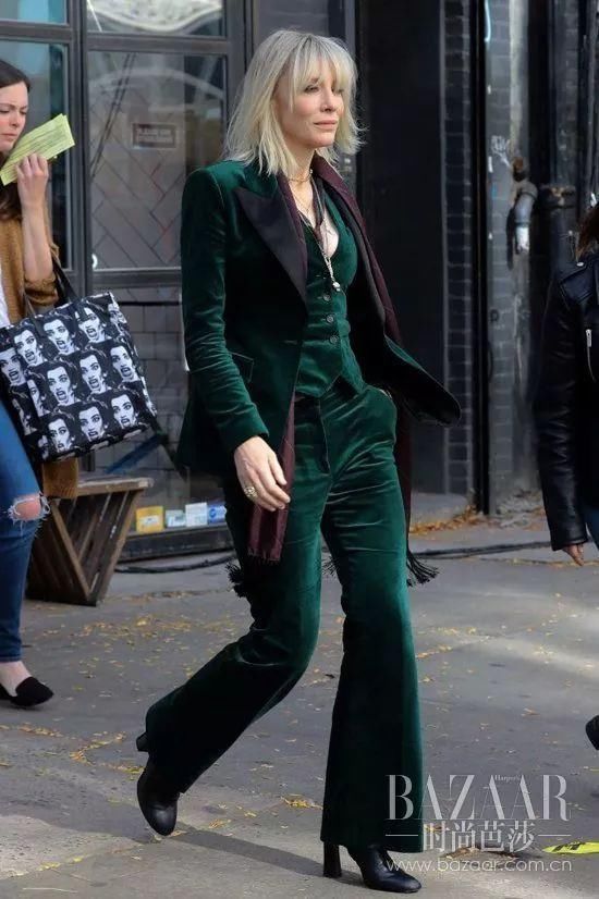 8个女人一台戏就为了偷走1.5亿美刀珠宝？可这明明是场时装秀