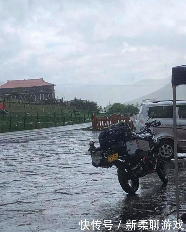 你的宝马标志是不是贴上去的？