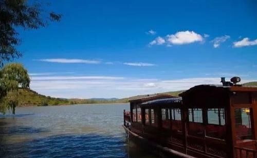 这趟火车不但经济实惠，而且沿途风景更是令人愉悦，这车票真值