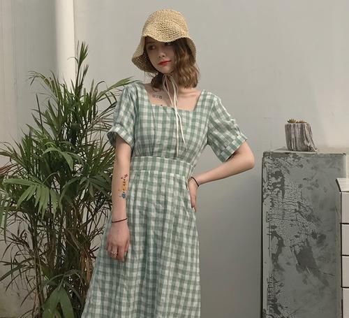  『设计』清新的色调设计连衣裙，非常甜美，不经意间渗透女人味