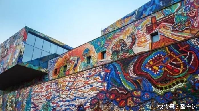 我国正在修建一条新高铁，全长1985km，跑完全程需要14个小时