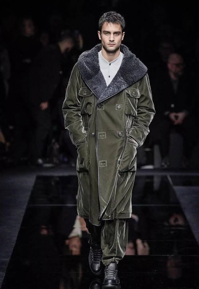 「延续」85岁的Armani先生,一直延续自己的风格,优雅简约的更加年轻化