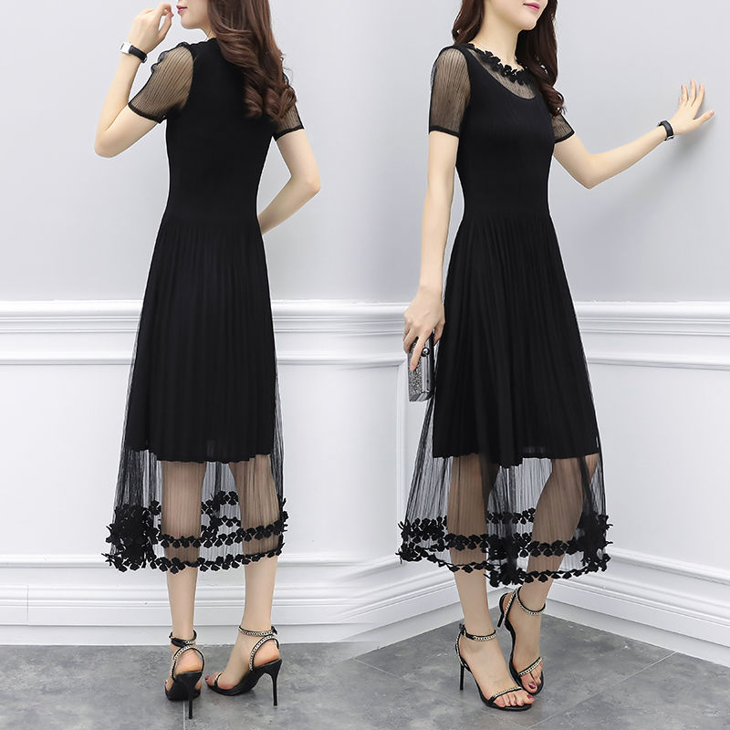 穿着“小黑裙”去约会,体现女生柔柔的气质,男友看的挪不开眼了