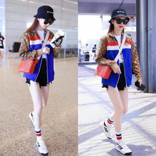 戚薇机场也开始秀腰了，一条大粗裤子裤腰却这么紧，穿的真叫酷