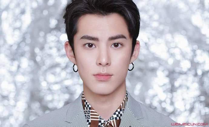 王鹤棣黑历史真的吗 走红后“同学”爆料不断引人吃惊