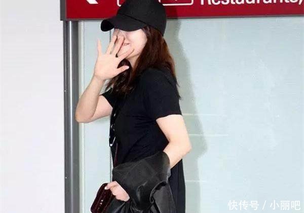 36岁宋慧乔身穿粉色套装现身活动，不料衣服尴尬选错凸显幸福肥