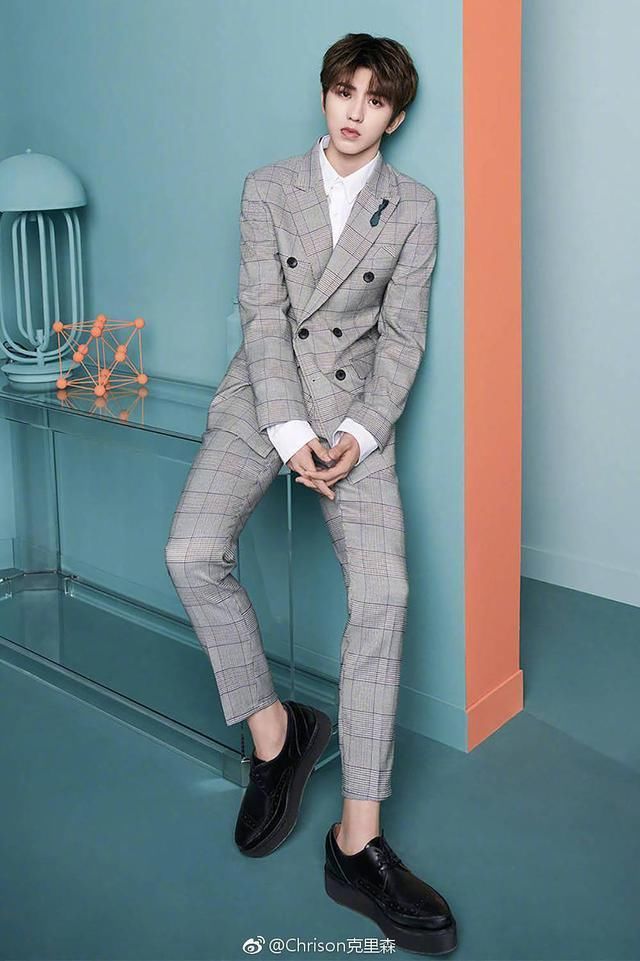 男星条纹西装大比拼，竟然是范丞丞胜出!