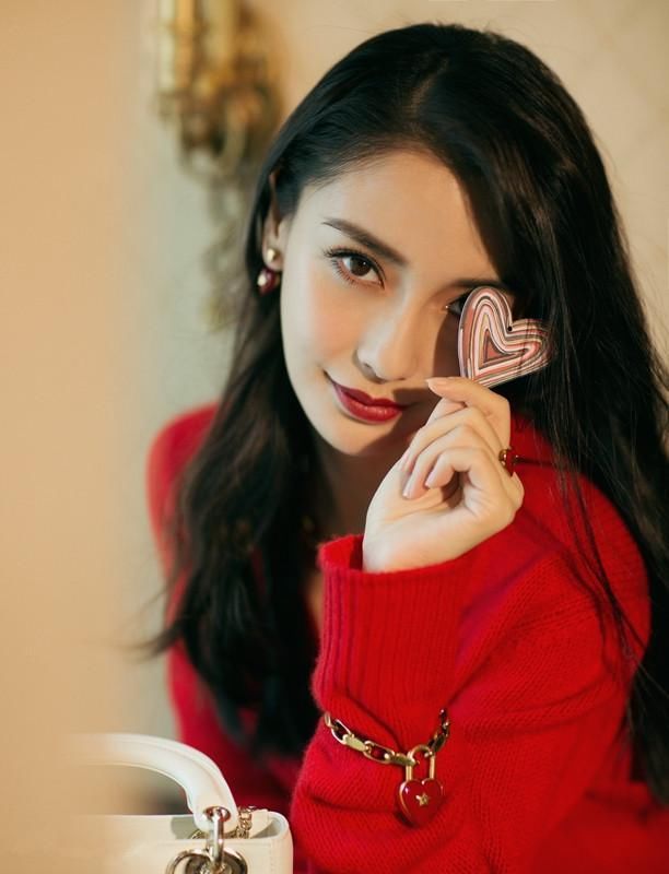 杨颖不过换个唇膏色号，就白到像涂了石灰粉，黄晓明该不高兴了吧