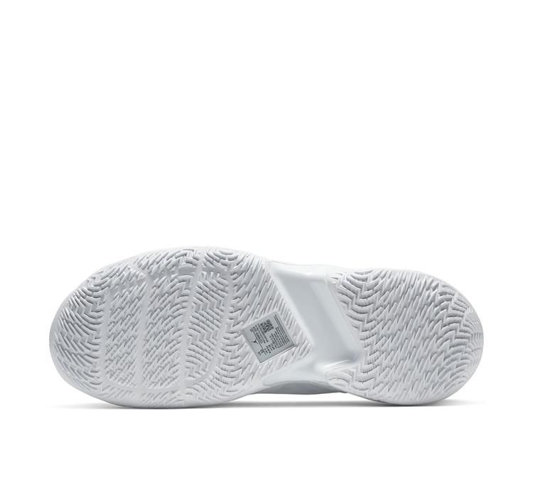  『舍得』纯白配色干净利落！这双Why Not Zer0.3你舍得上脚吗