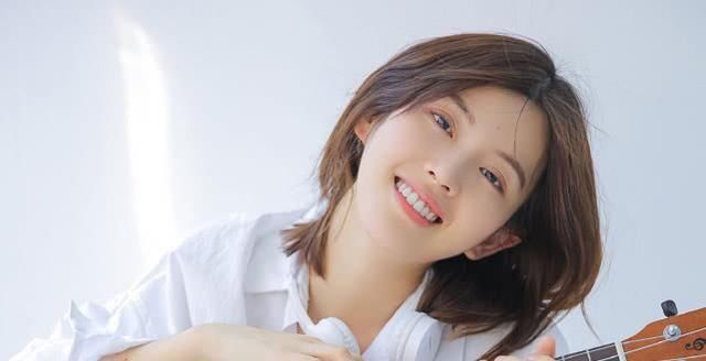  「白衬衫」一件绝不落伍的白衬衣，搭出归属于你的清新自然